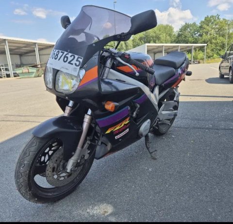 Yamaha FZR 600 R