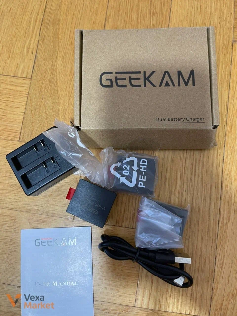 Зарядний пристрій GEEKAM з 3 акумуляторами