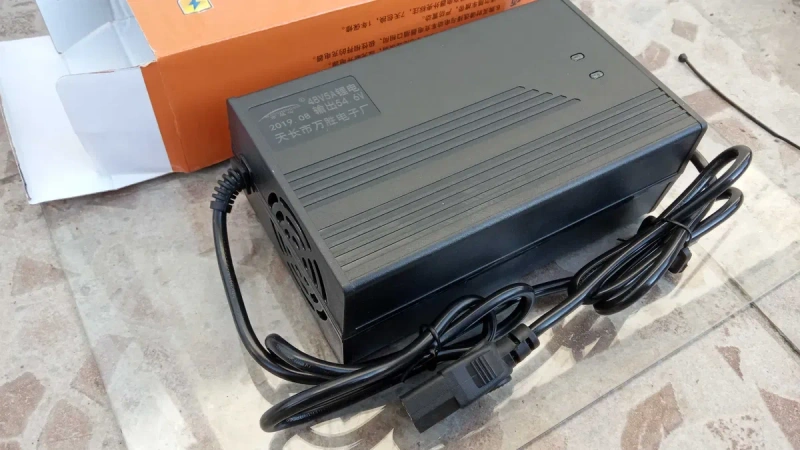 Зарядное устройство велосипеда 12V 24V 36V 48V 60V 72V для li-ion — фото 3