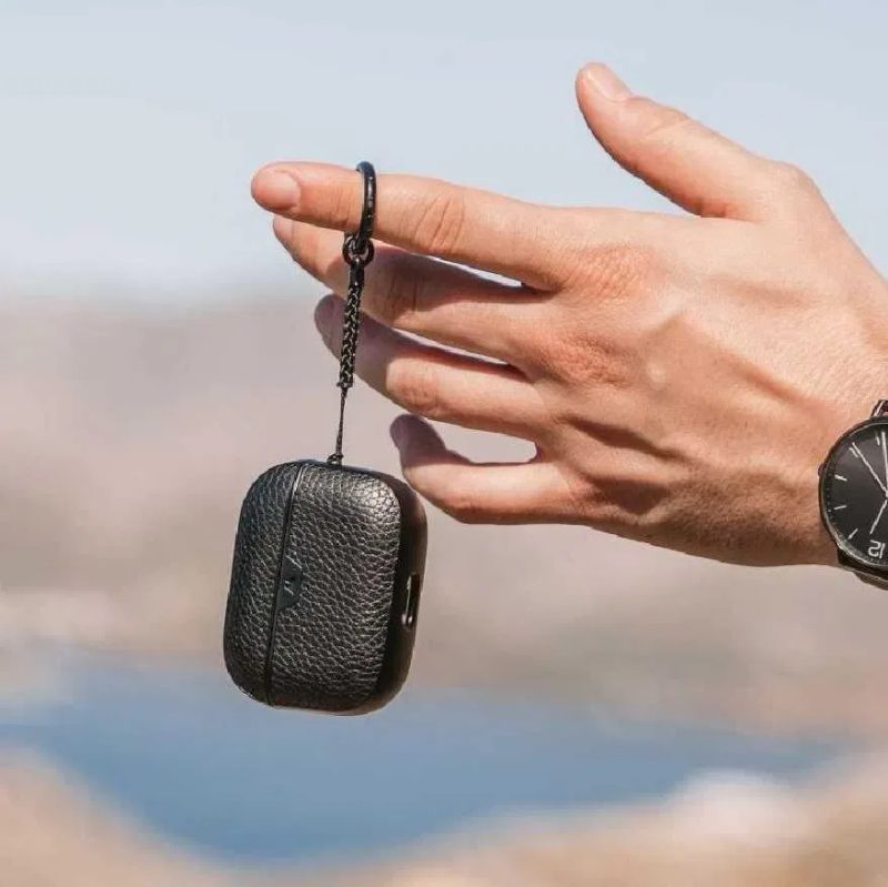 Защитный кейс "Mous" Black Leather к наушникам Apple AirPods Pro 1 и 2 — фото 3