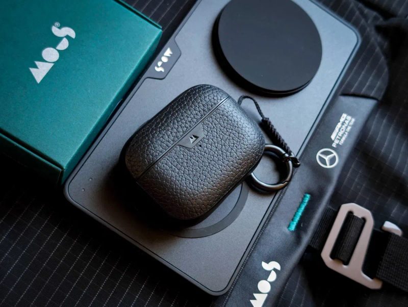 Защитный кейс "Mous" Black Leather к наушникам Apple AirPods Pro 1 и 2 — фото 5
