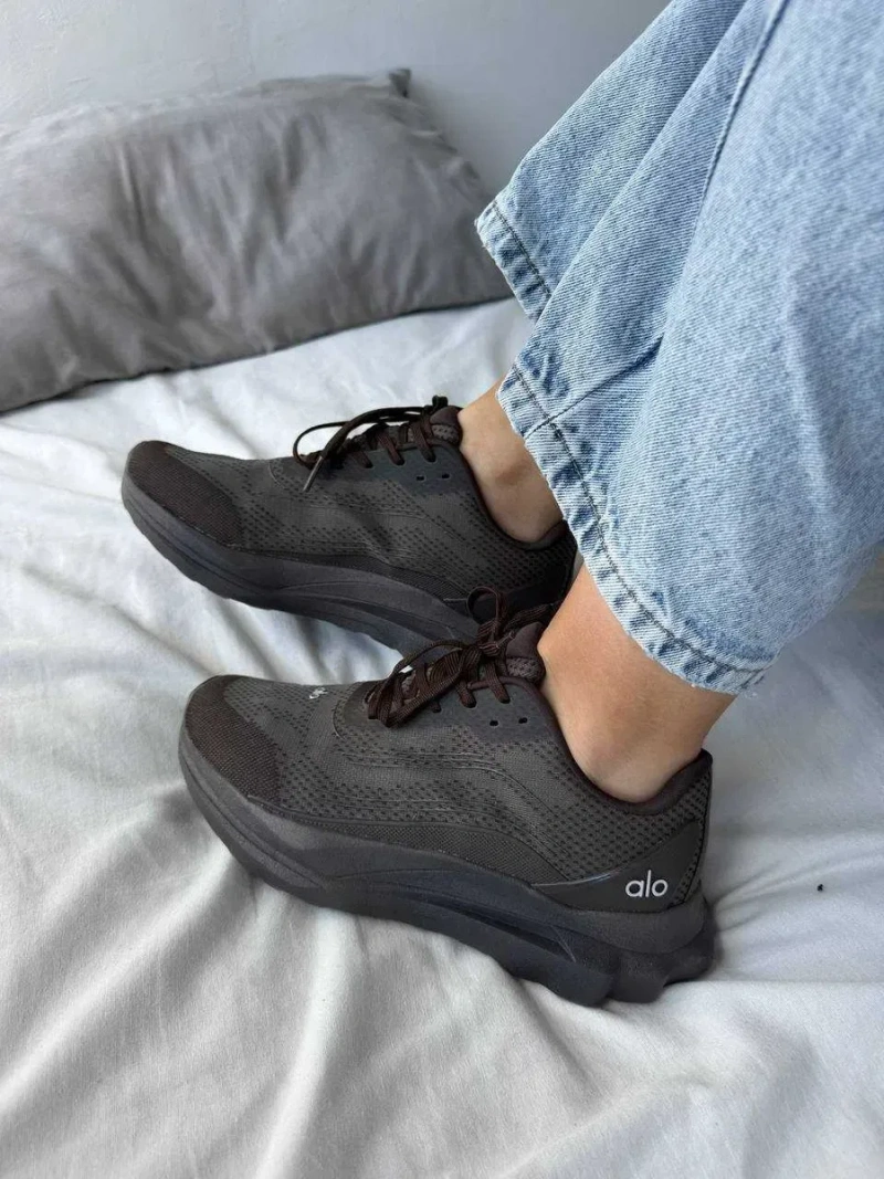Женские кроссовки Alo Yoga Runner olive / Ало Йога оливковые 36 37 38 39 40 41 — фото 8