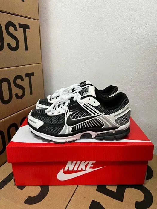 Женские кроссовки Nike Vomero 5 / Найк Вомеро серый чорный 36 37 38 39 40 — фото 2