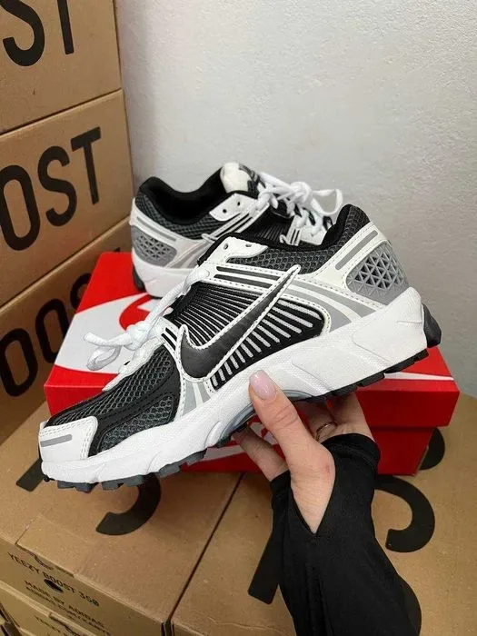 Женские кроссовки Nike Vomero 5 / Найк Вомеро серый чорный 36 37 38 39 40 — фото 4