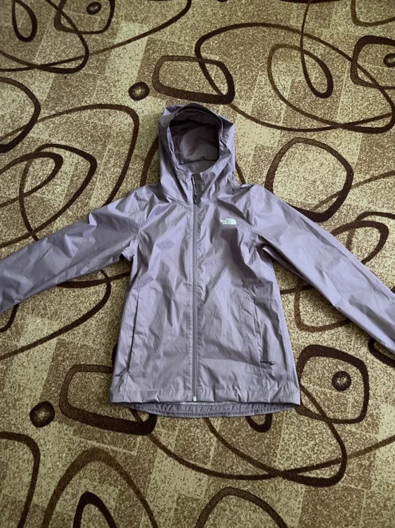Жіноча вітровка The North Face лілово-фіолетового кольору