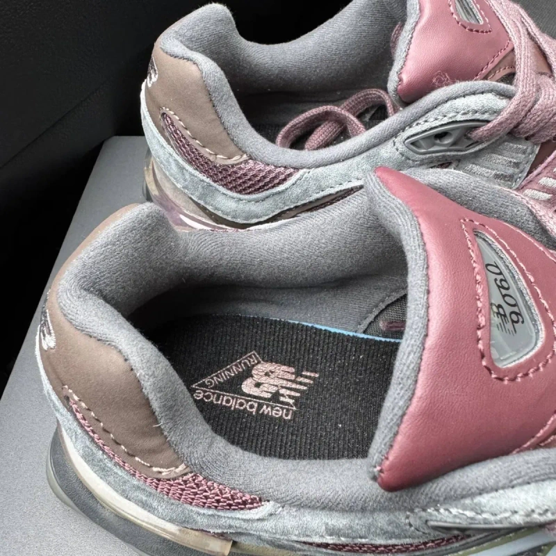 Жіночі бордові кросівки нюбеланс New Balance 9060 Truffle Rich Earth — фото 2