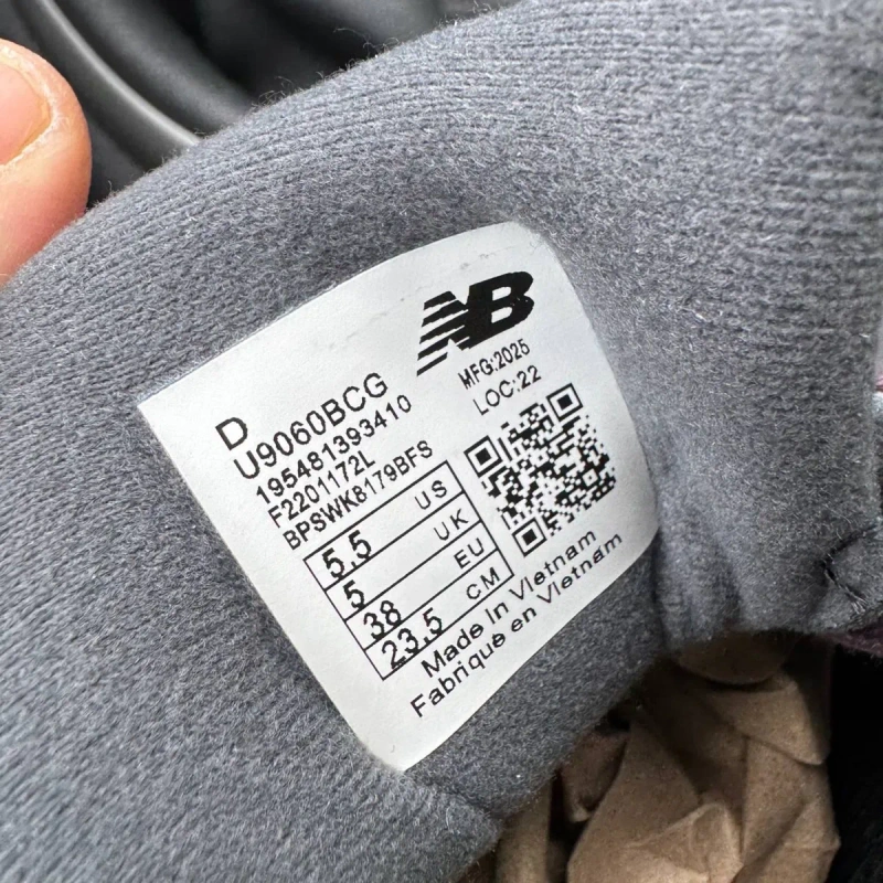 Жіночі бордові кросівки нюбеланс New Balance 9060 Truffle Rich Earth — фото 4