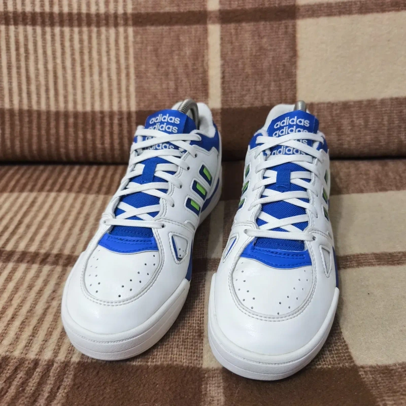 Жіночі кросівки adidas — фото 2