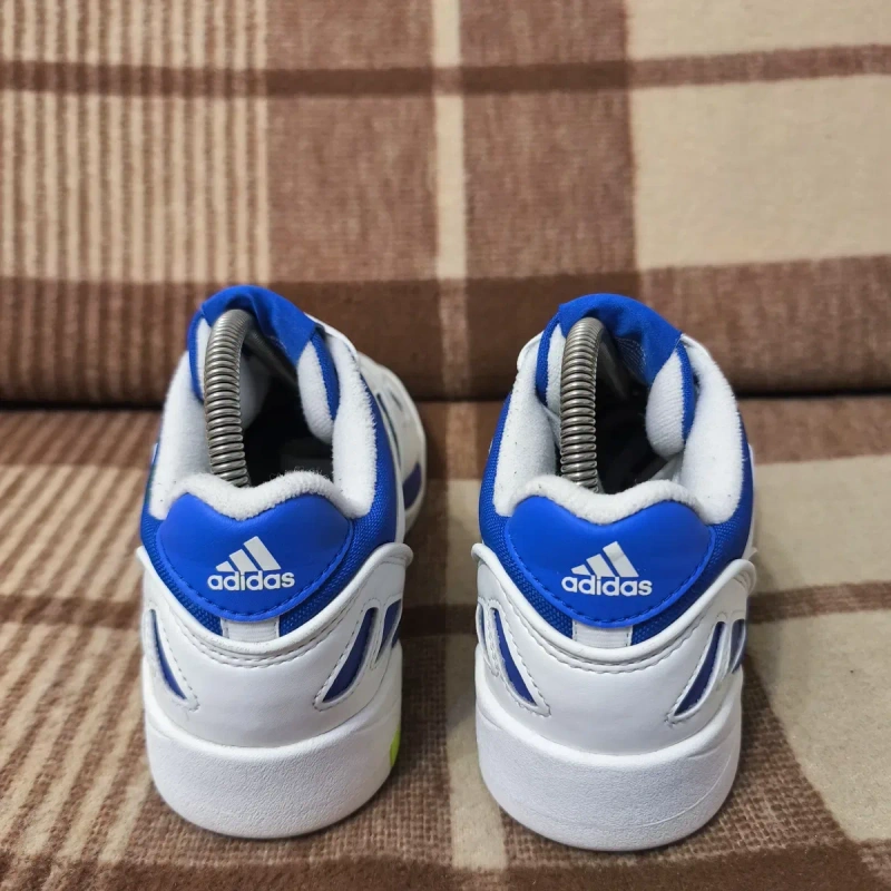 Жіночі кросівки adidas — фото 3