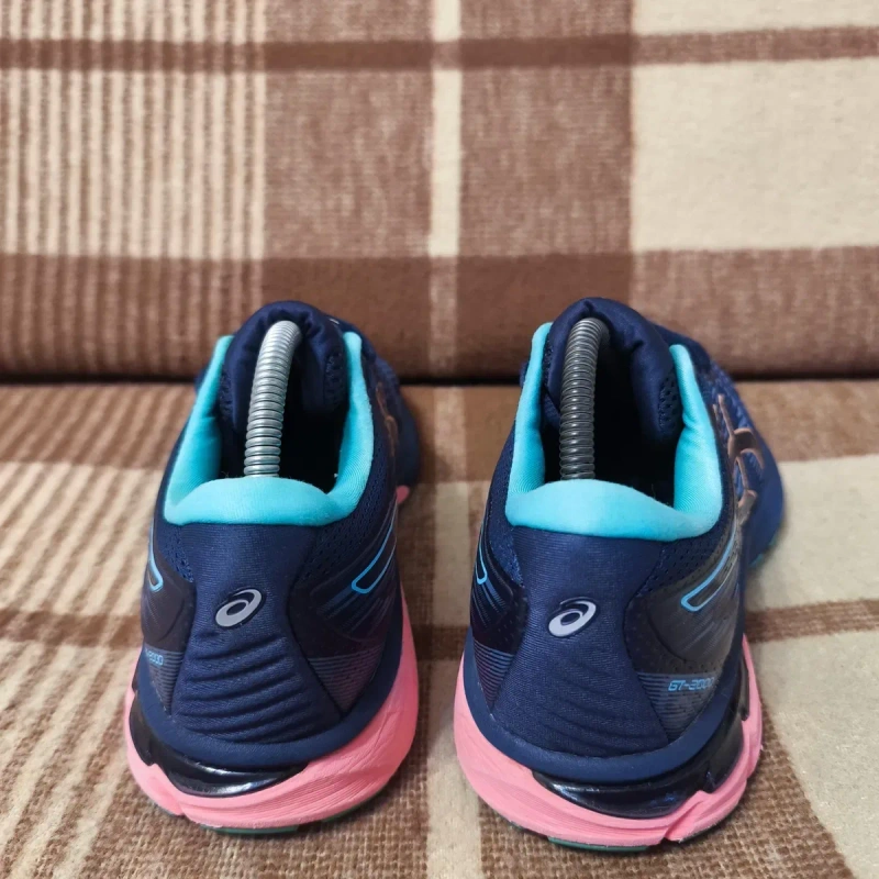 Жіночі кросівки asics — фото 3