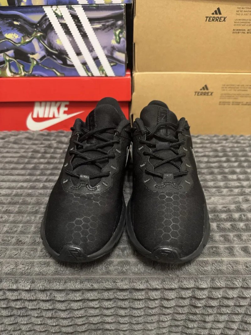 Жіночі кросівки для тренувань Nike W Legend Essential 2 37,5(23,5см) — фото 2