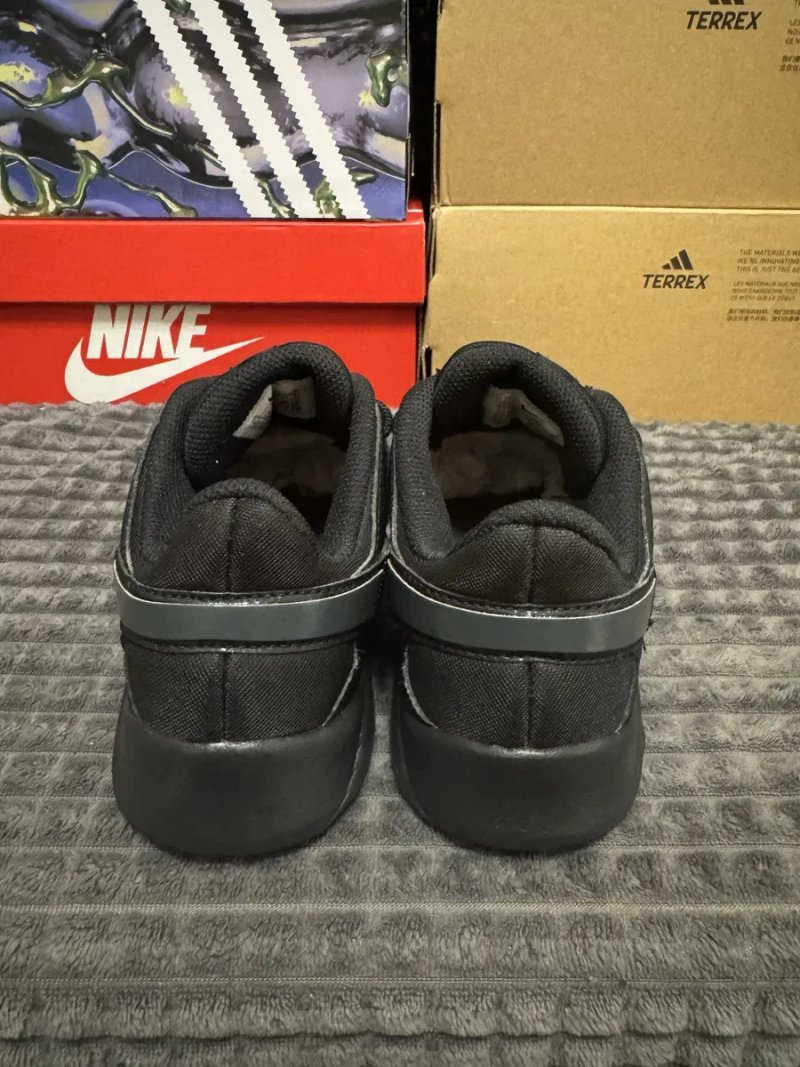Жіночі кросівки для тренувань Nike W Legend Essential 2 37,5(23,5см) — фото 4
