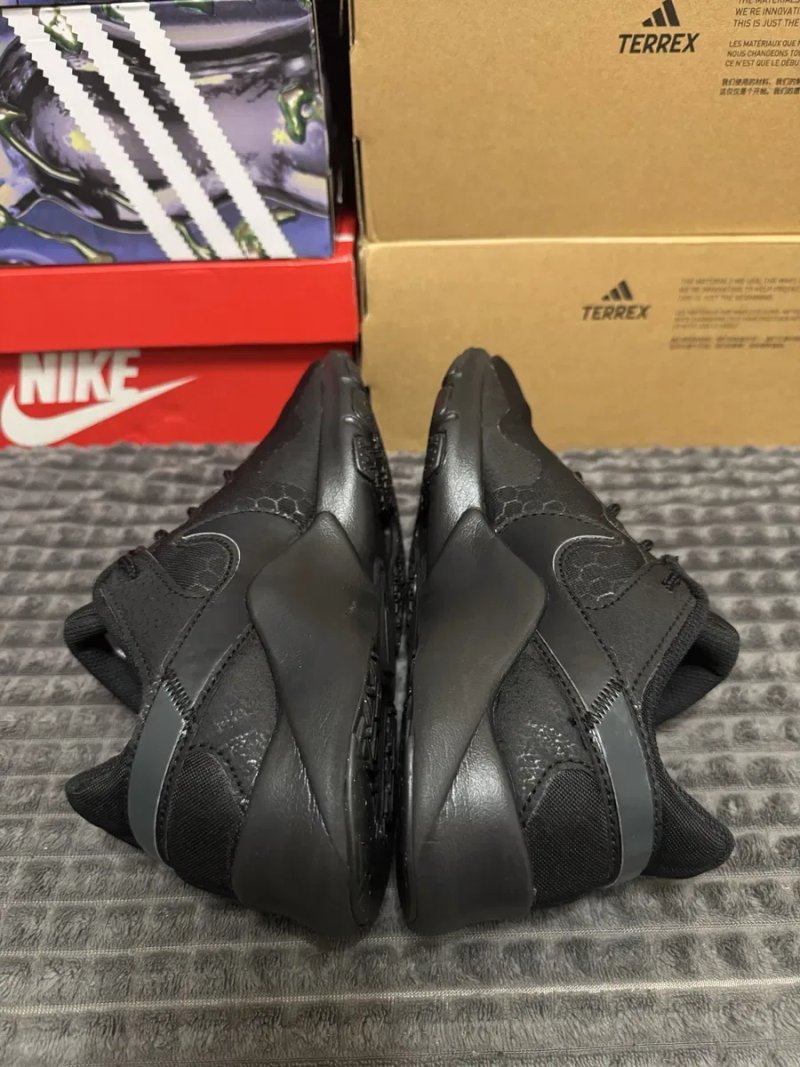 Жіночі кросівки для тренувань Nike W Legend Essential 2 37,5(23,5см) — фото 5