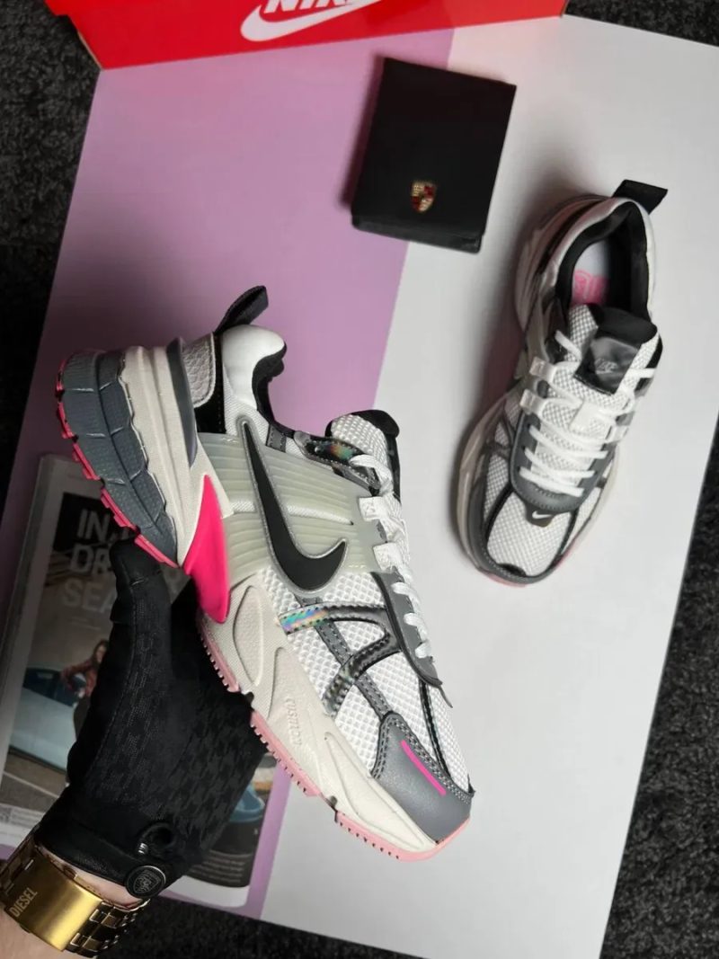 Жіночі кросівки найк Nike V2K Run White Holographic Pink [37-41] — фото 3