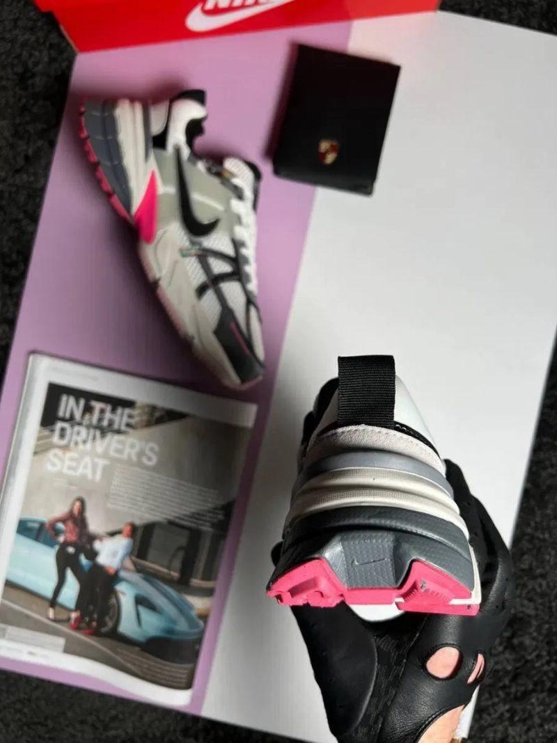 Жіночі кросівки найк Nike V2K Run White Holographic Pink [37-41] — фото 5