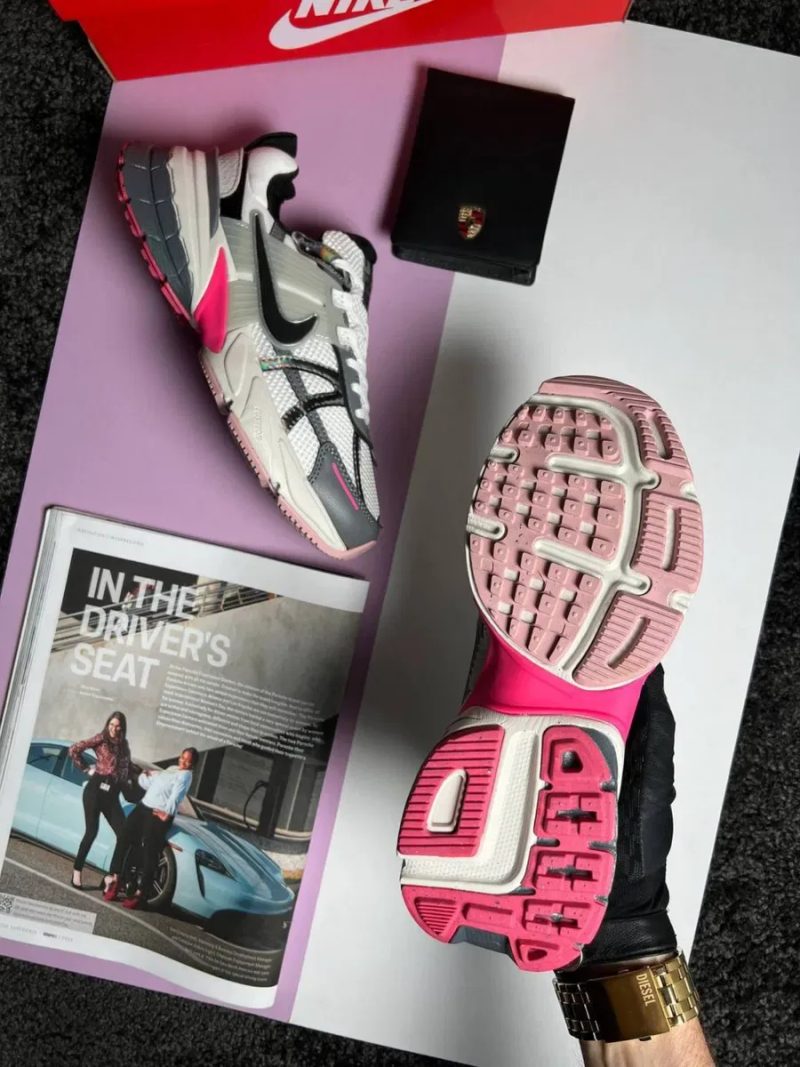 Жіночі кросівки найк Nike V2K Run White Holographic Pink [37-41] — фото 6