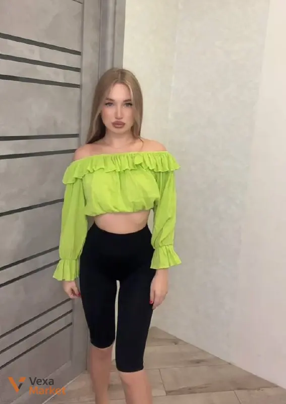 Жіночий комплект: яскраво-салатовий топ prettylittlething та чорні велосипедки — фото 4