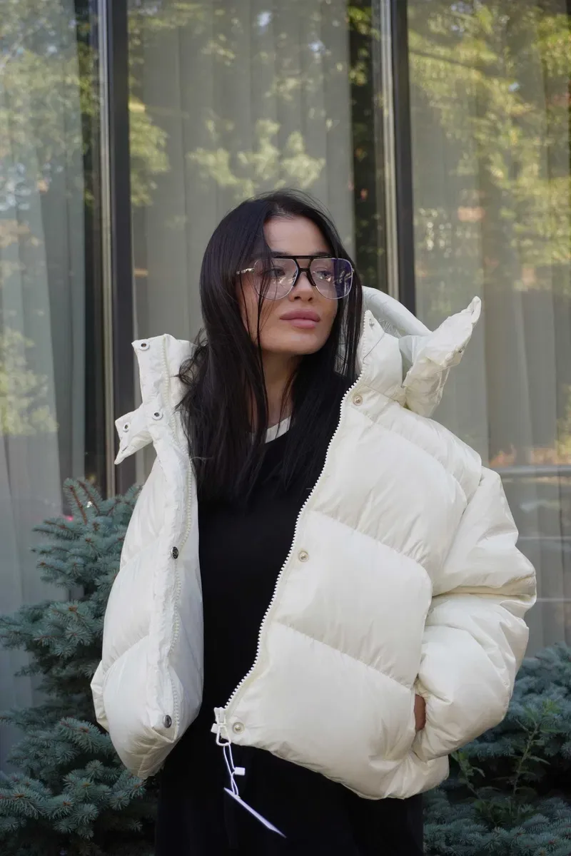 Жіночий лаковий міні пуфер. Молочний, чорний, шоколад. Комфортна до -20° — фото 4