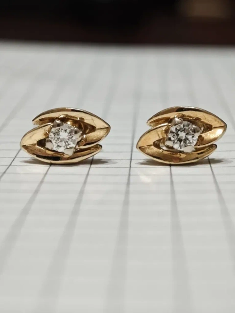 Золоті сережки з діамантами 0.372ct, 750 проба.