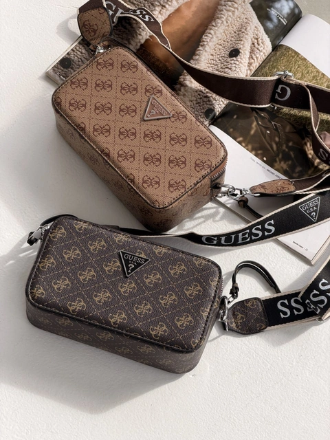 Жіноча сумочка Guess 4G