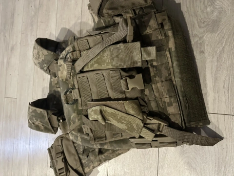 Плитоноска з підсумками