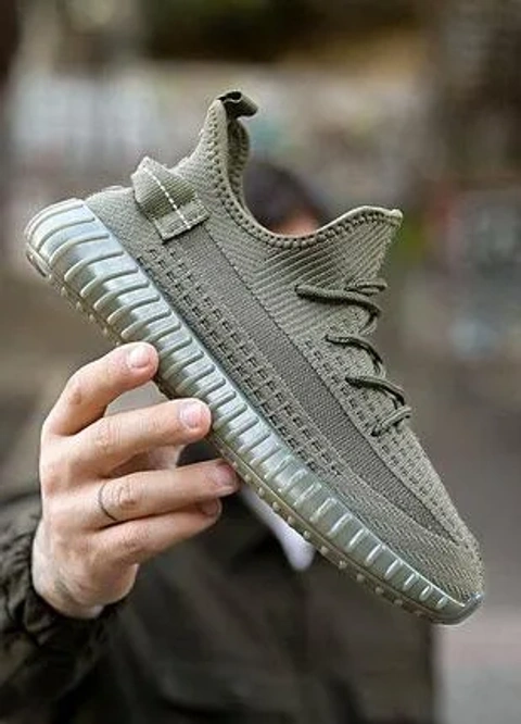 Кросівки adidas izi boost