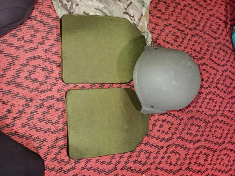 Шлем и бронеплиты