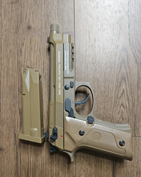 Пістолет страйкбольний Umarex Beretta M9A3 FM Blowback СО2 кал. 6 мм ВВ. FDE