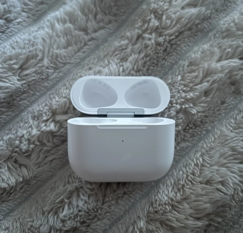 Зарядный кейс от AirPods 2 (реплика)