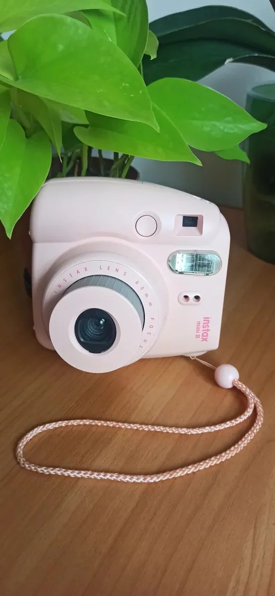 Фотоапарат - Fujifilm Instax Mini 8 (рожевий)- миттєва камера, +5шт. плівок!!!