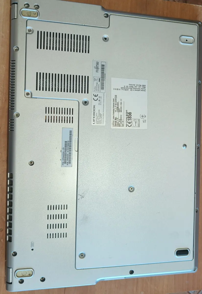 Ноутбук Fujitsu uh572