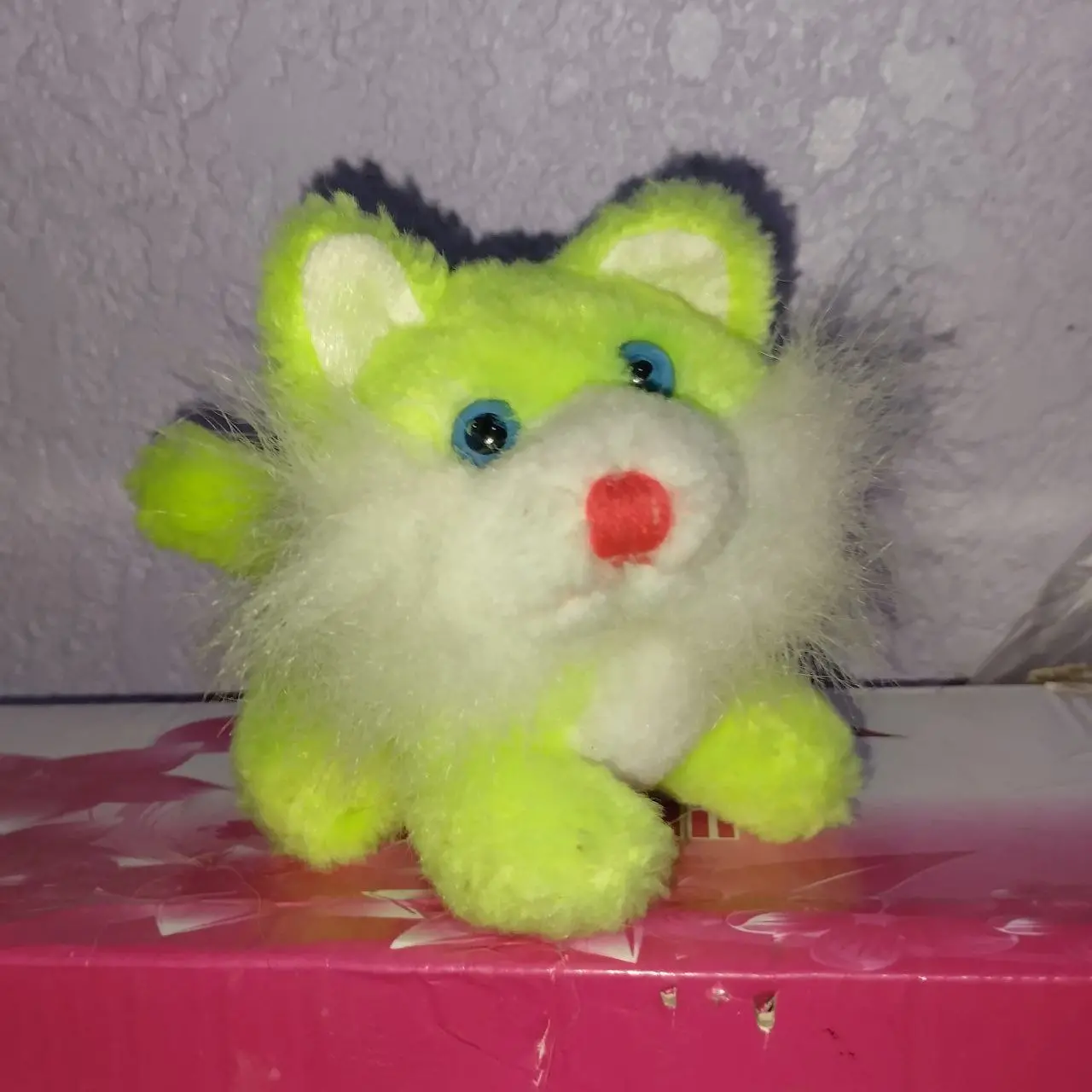 Зелений пухнастик