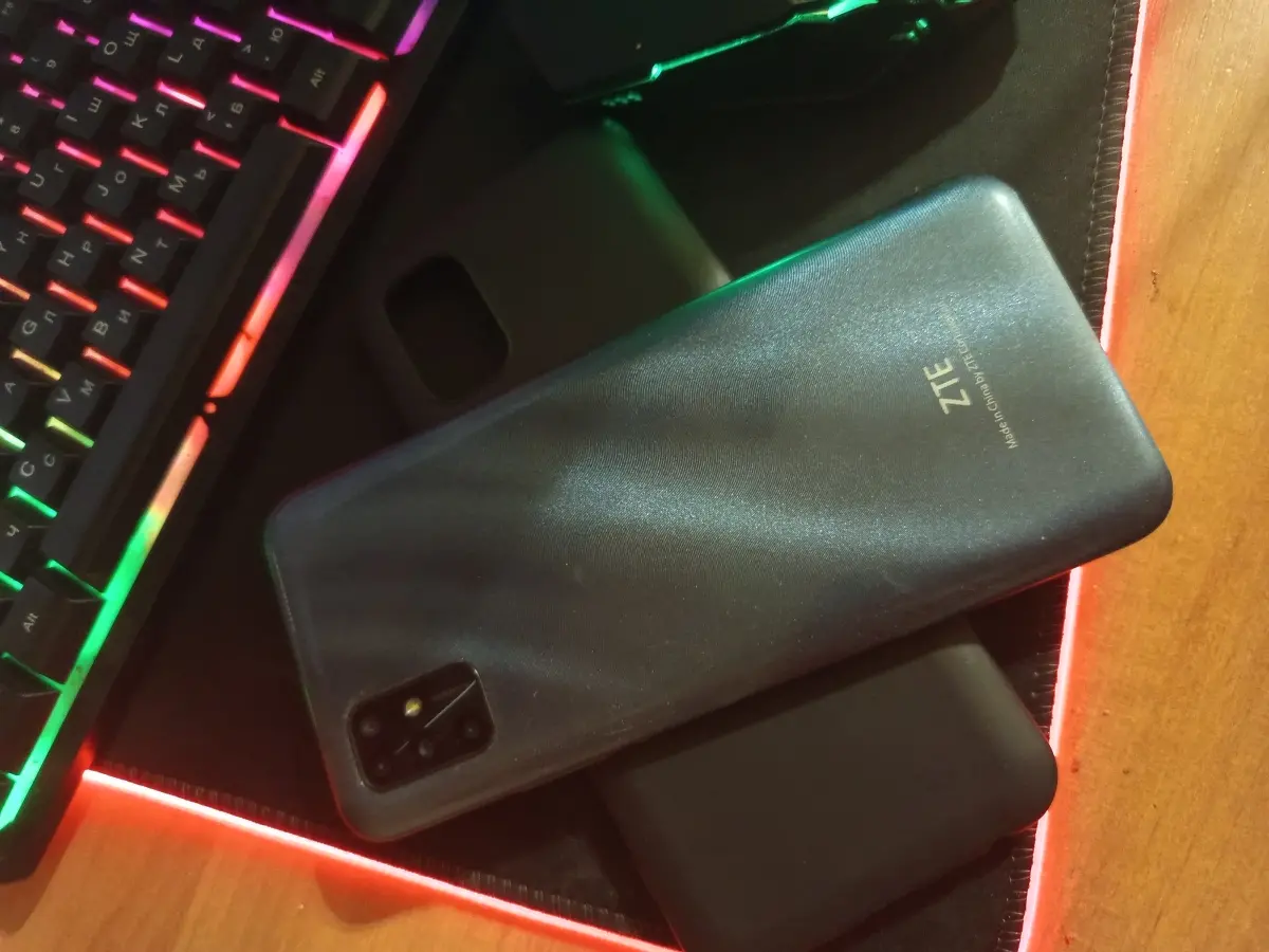 Телефон ZTE blade 2020