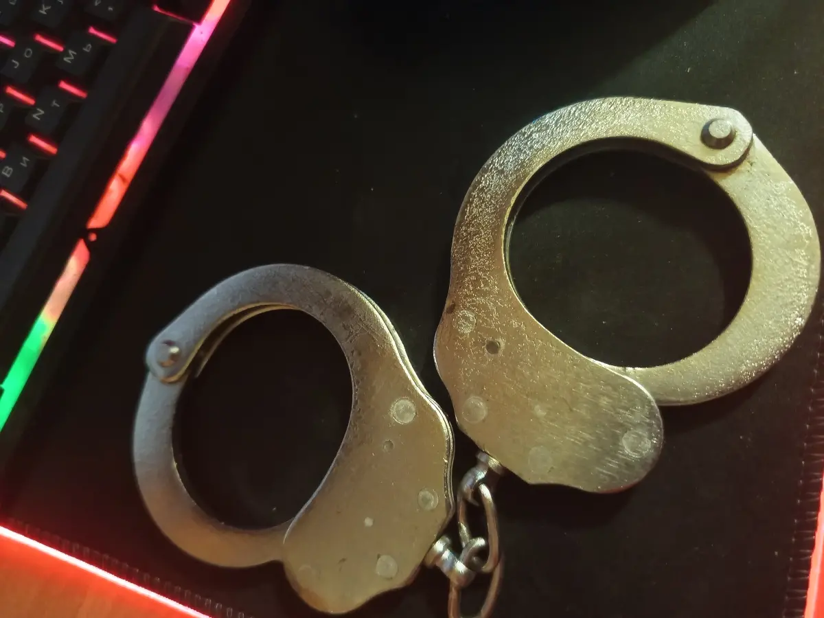 Настоящие наручники