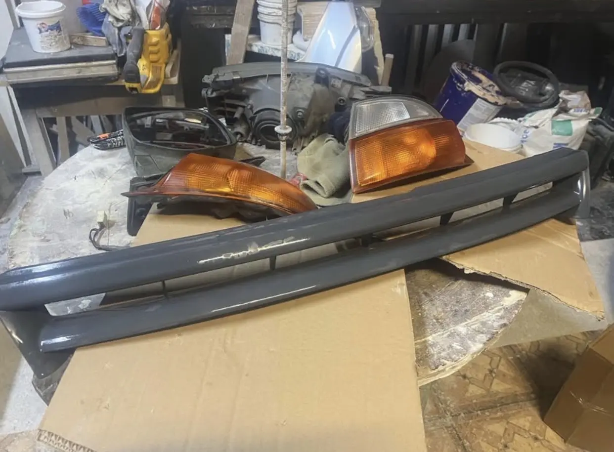 Решетка радиатора Toyota hi ace