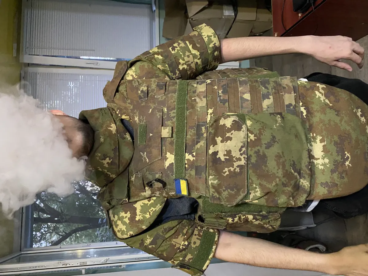 Бронежилет і шолом