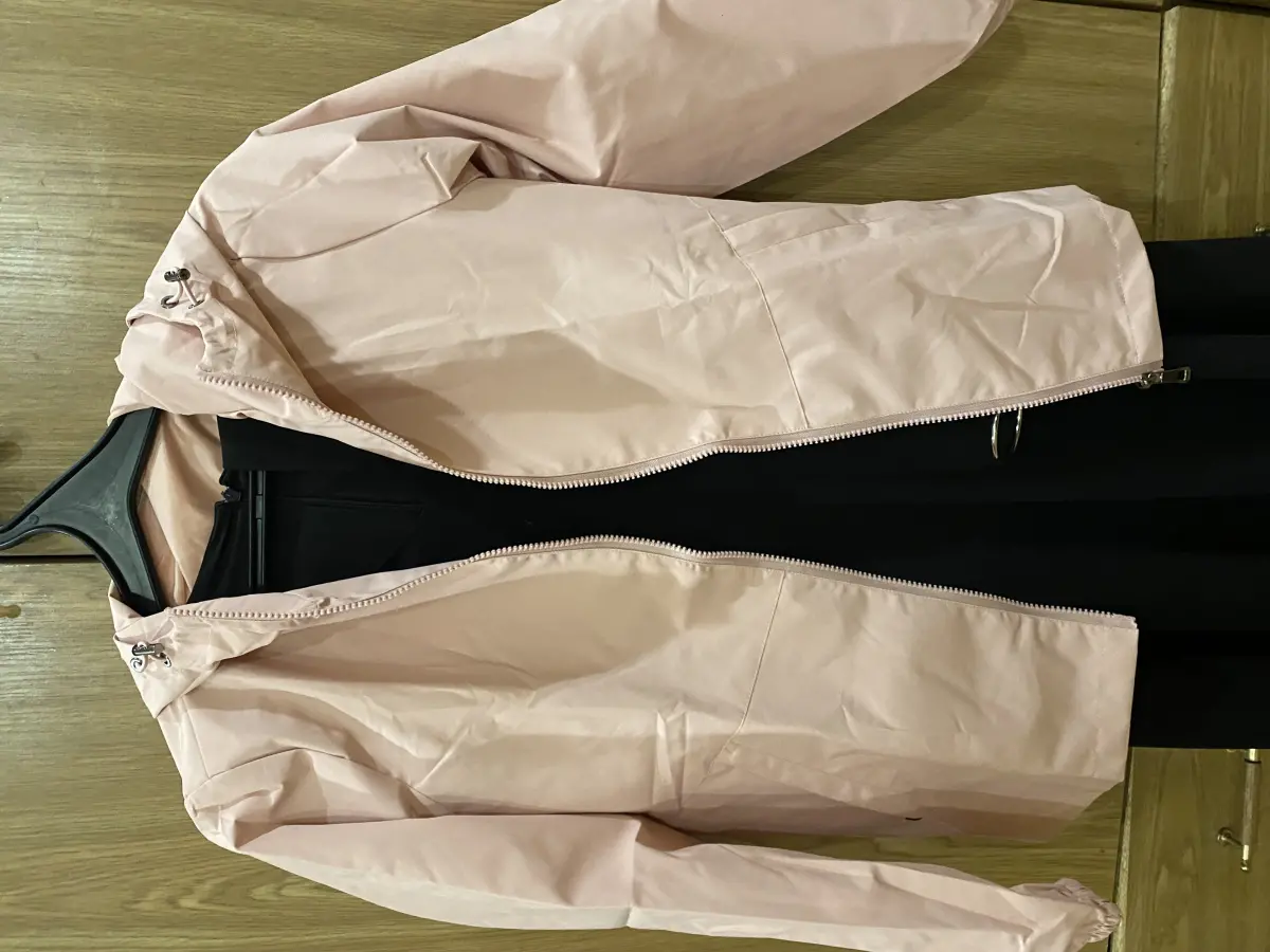 Вітровка жіноча