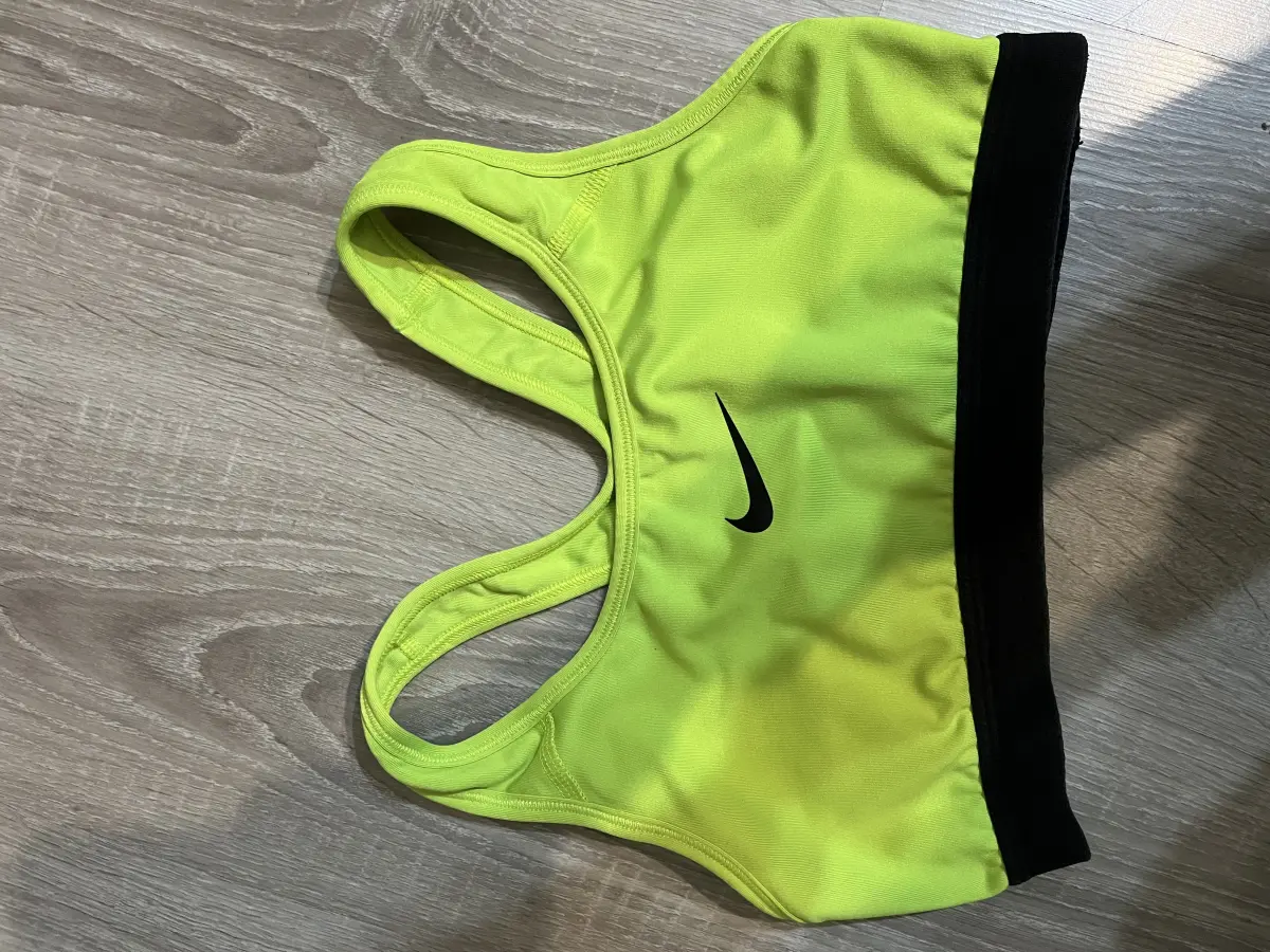 Топ найк салатовий