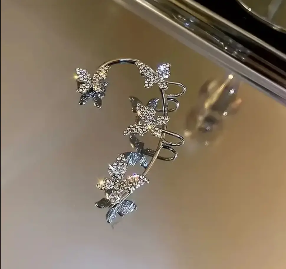 Каїра на вушко