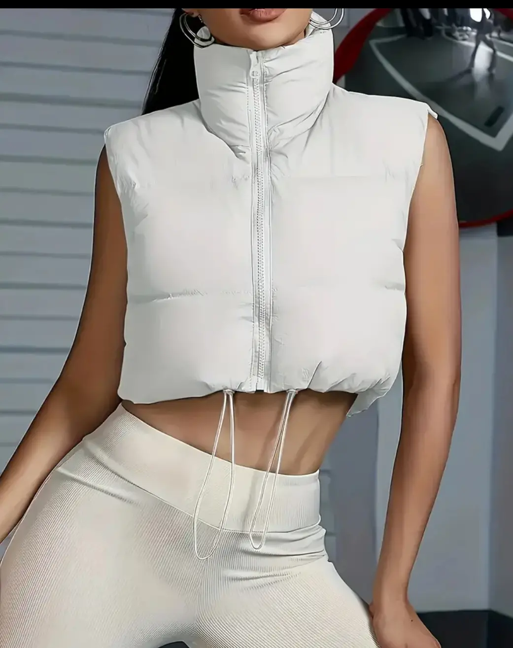 Біла жилетка