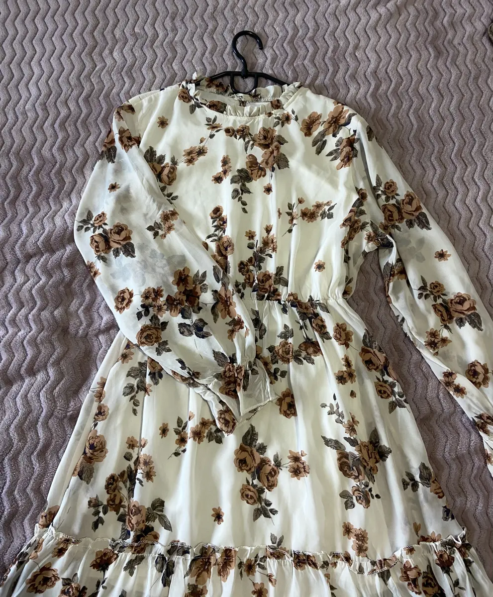 Ніжна жіноча сукня