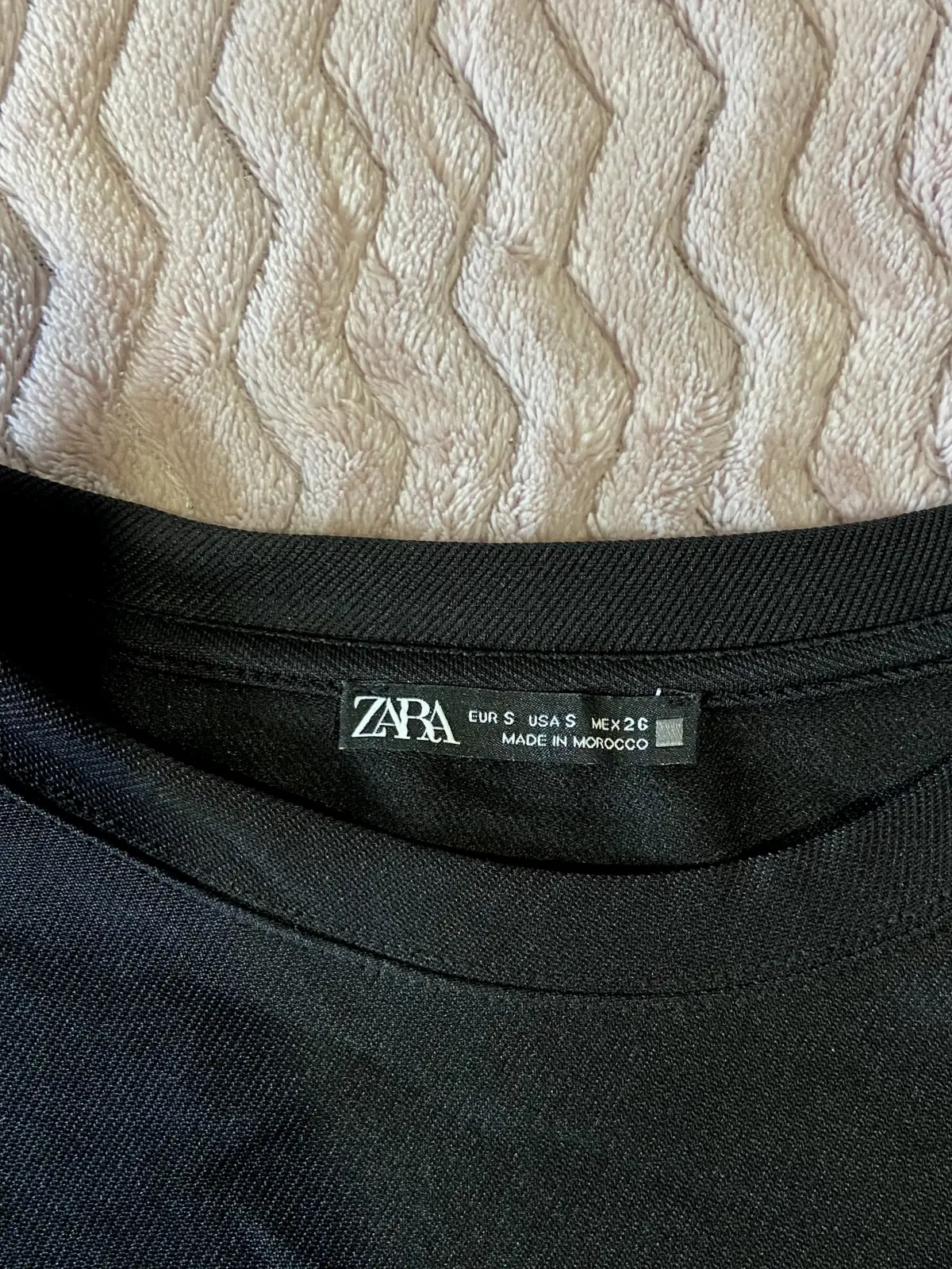 Чорне плаття Zara з поясом — фото 2