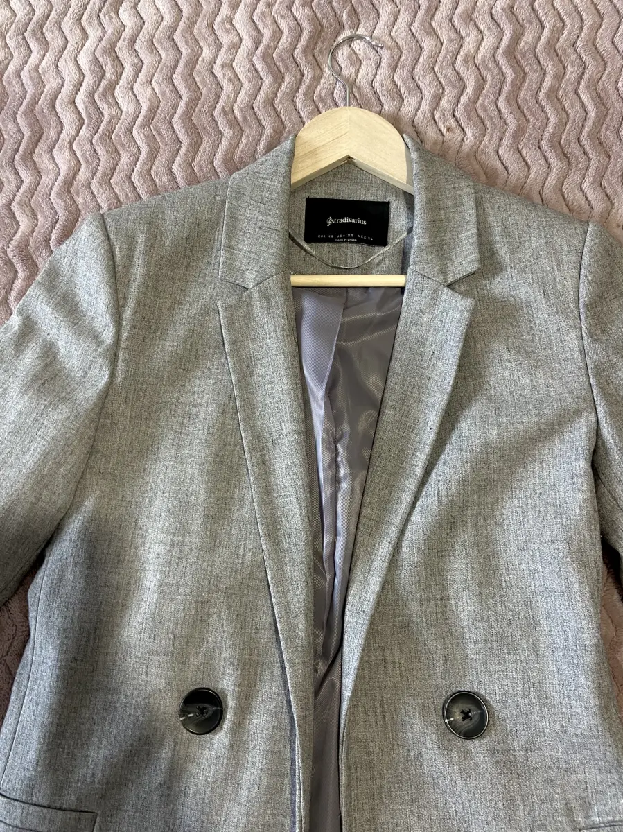 Сірий жіночий піджак Stradivarius