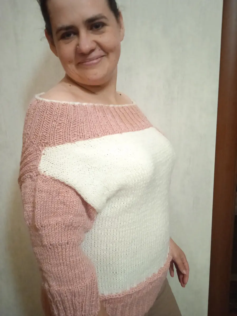 Жіноча в'язана кофта пудрова