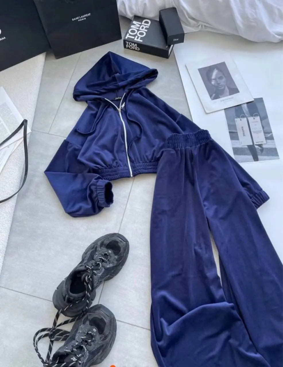 Жіночий велюровий костюм Avanti