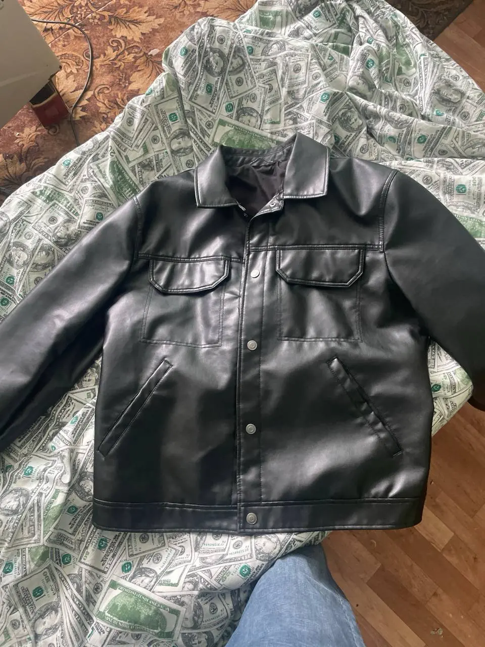 Шкіряна куртка від ZARA