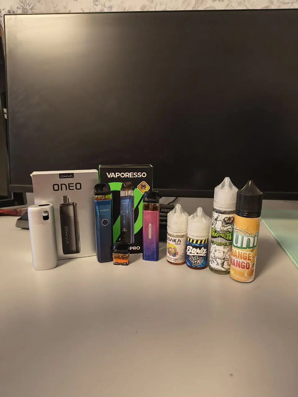 Лот вейпів та рідини для них