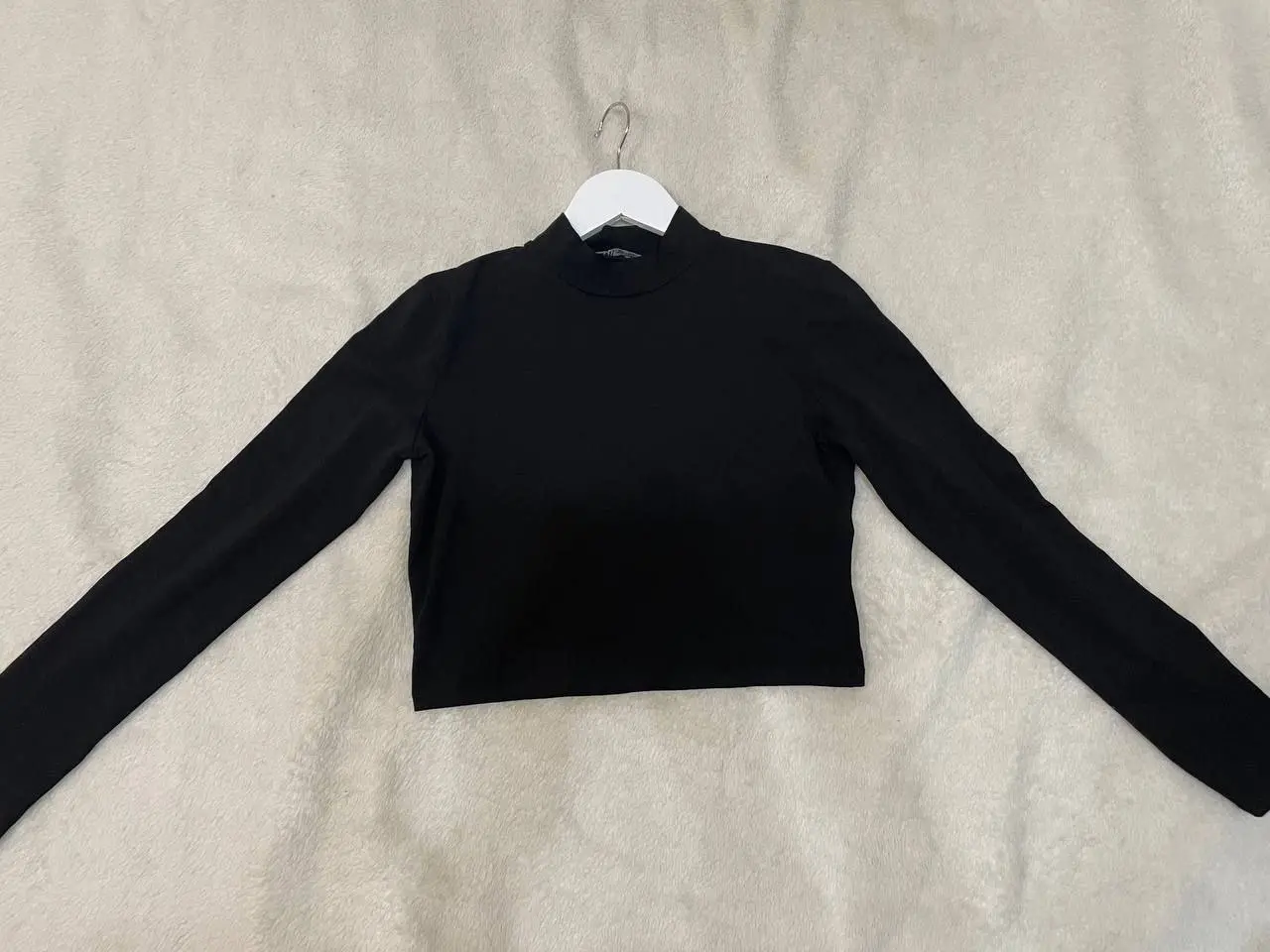 Чорна базова кофтинка/лонгслів від бренду Zara