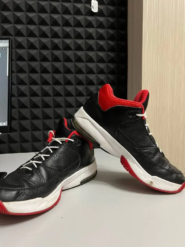 Чоловічі кросівки Jordan Max Aura 3 Red/Black розмір 46 (30 см) — фото 2