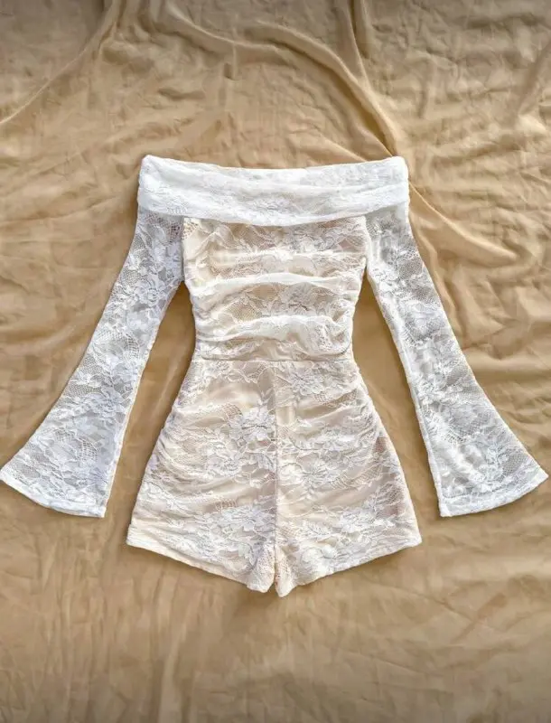 Білий мереживний комбінезон XS з відкритими плечима та рукавами-кльош